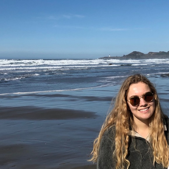 Meet your Posher, Beth - Picture 1 of 1